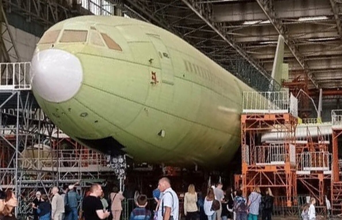 Самолет Ил-96-400М на заводе в Воронеже. Источник: Яндекс.Картинки