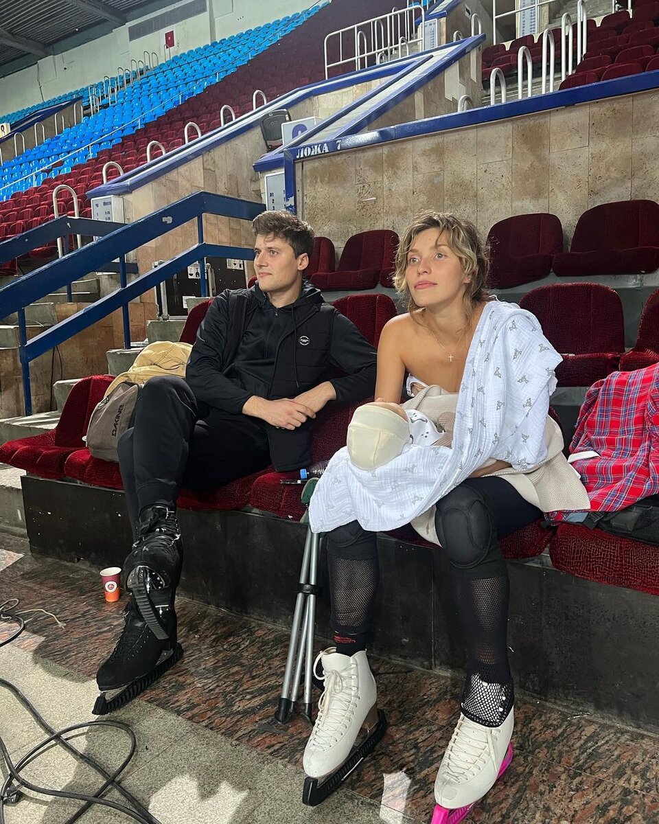    Регина кормит сына грудью в перерыве между тренировками Соцсети Регины Тодоренко