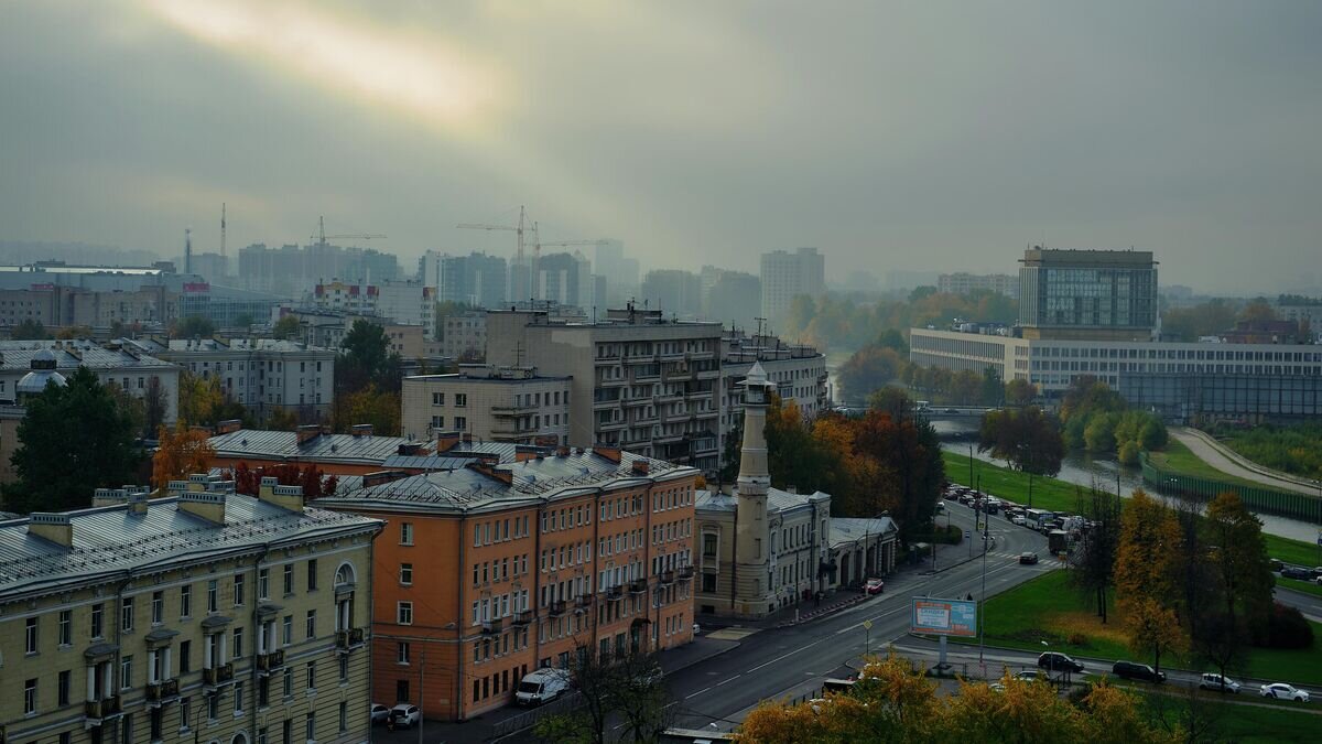    Вид на реку Охта и пожарную каланчу в Санкт-Петербурге© РИА Новости / Алексей Даничев