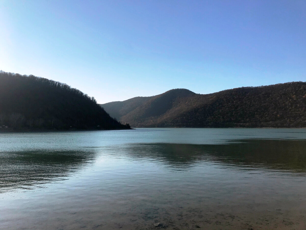 Озеро Абрау зимой