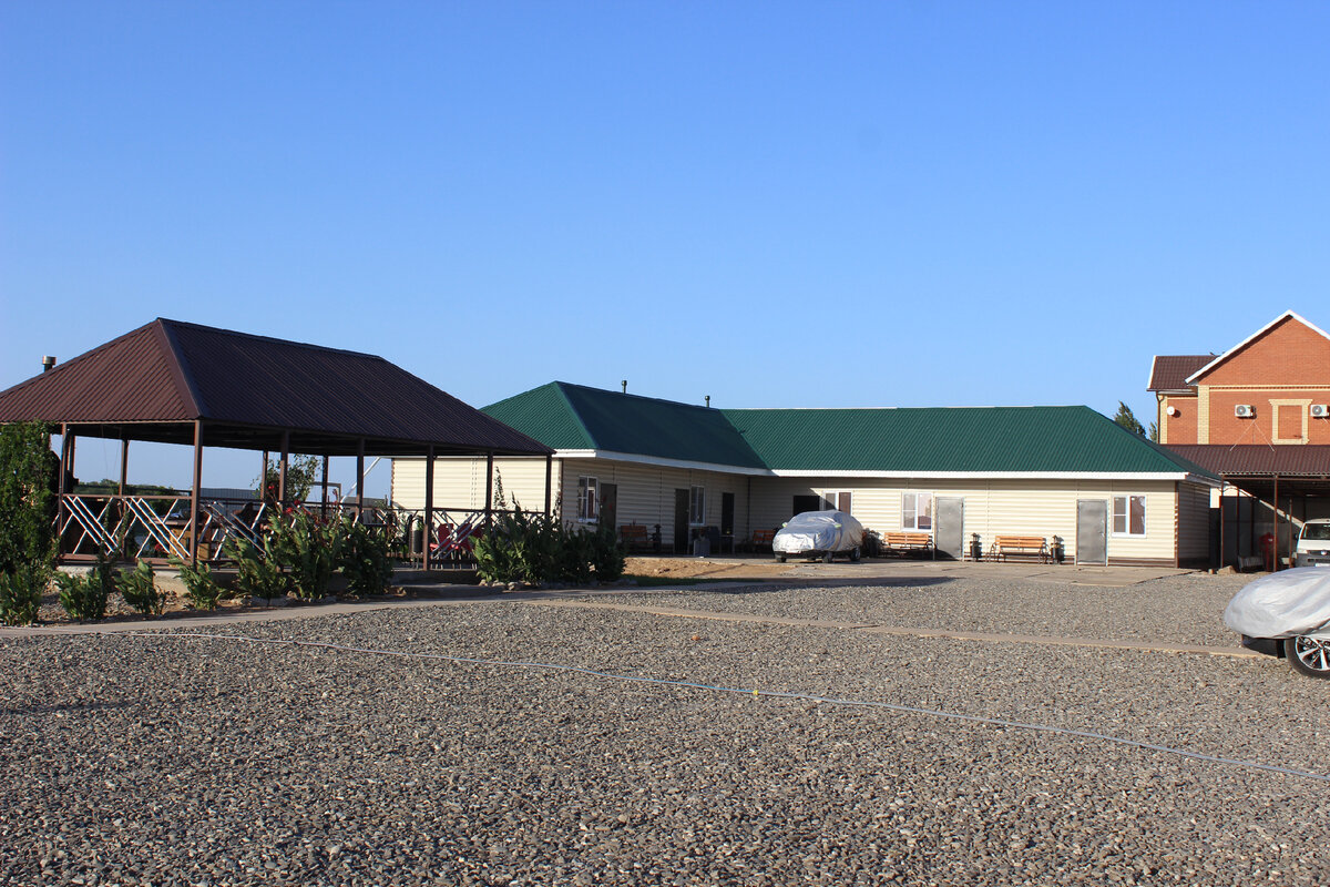 Фото автора. Территория базы.