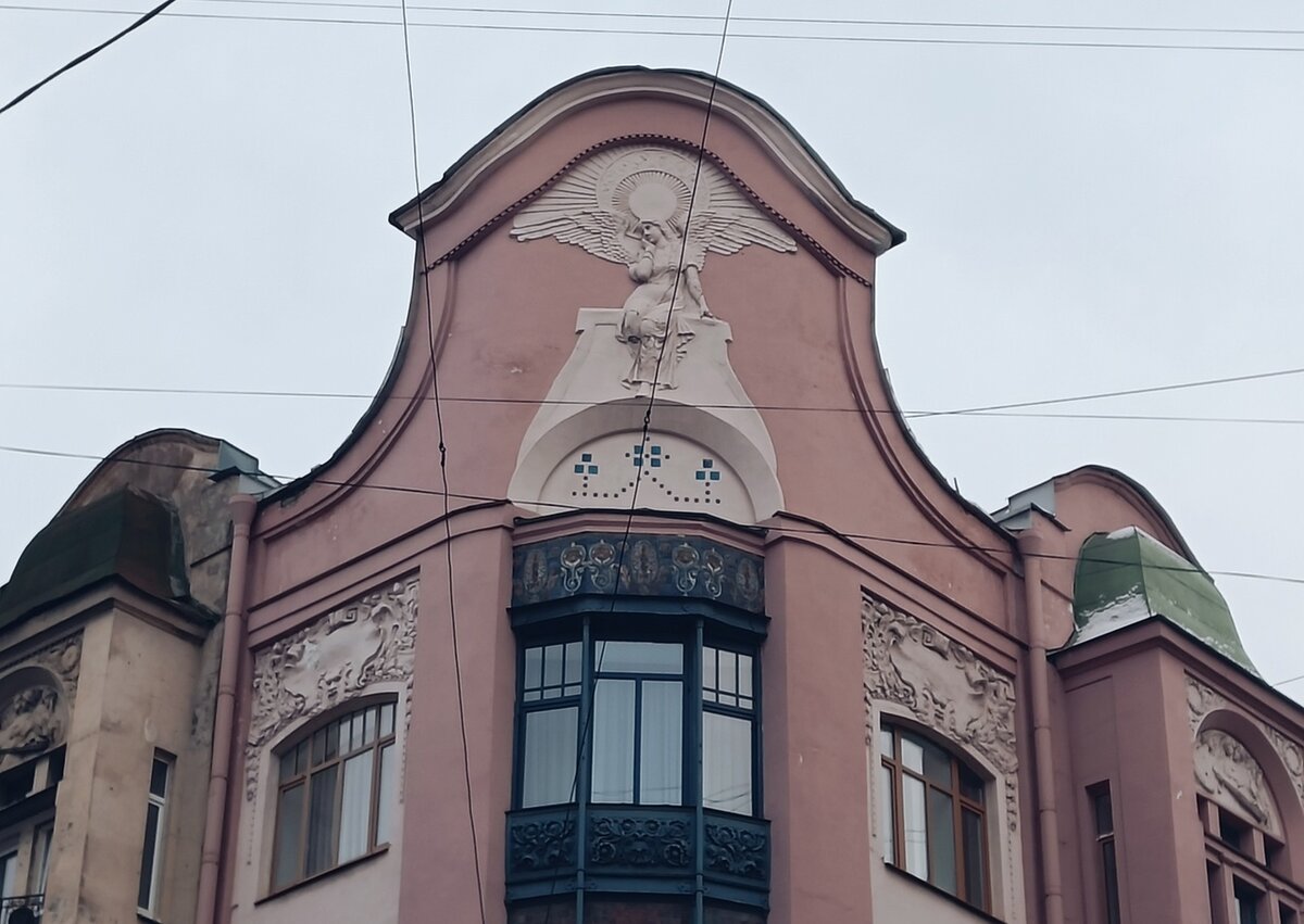 "Ангел" на щипце Дома Бадаева