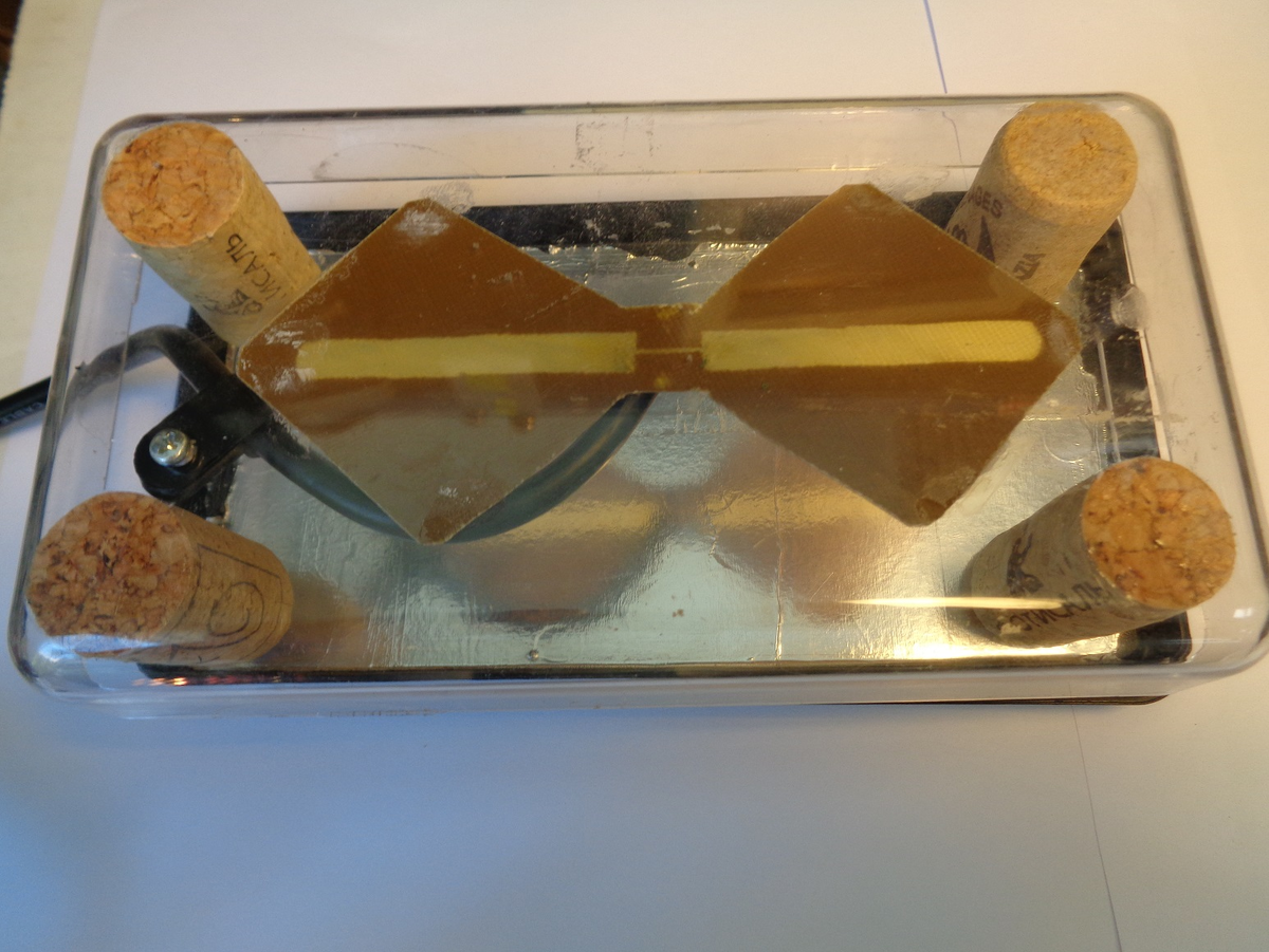 Фото 1. Антенна направлена на ретранслятор. Поляризация вертикальная.