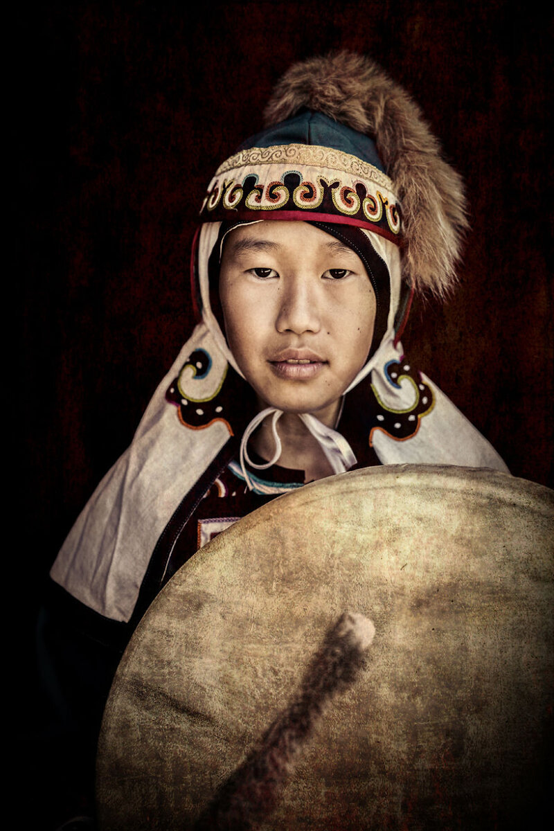 Нанайцы (устаревшее гольды) являются коренным малочисленным народом Дальнего Востока. В мире всего около 16 000 нанайцев.-9