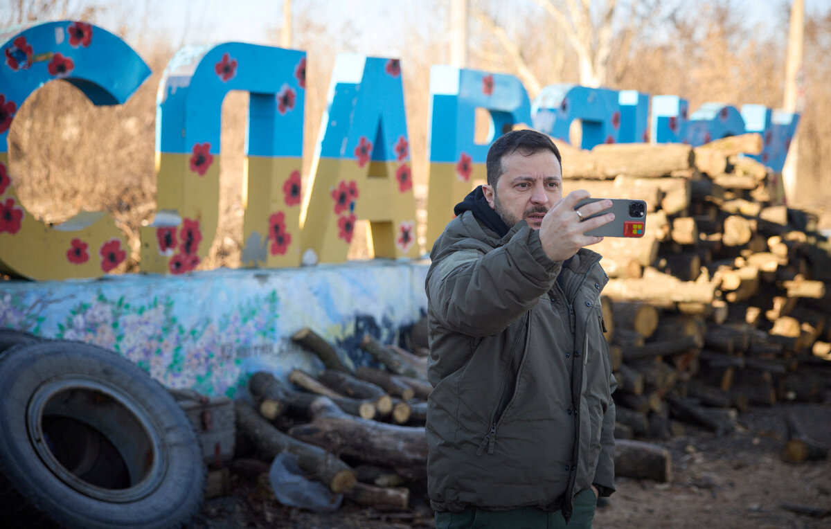    Президент Украины Владимир Зеленский  Ukrainian Presidential Press Service/Handout via REUTERS