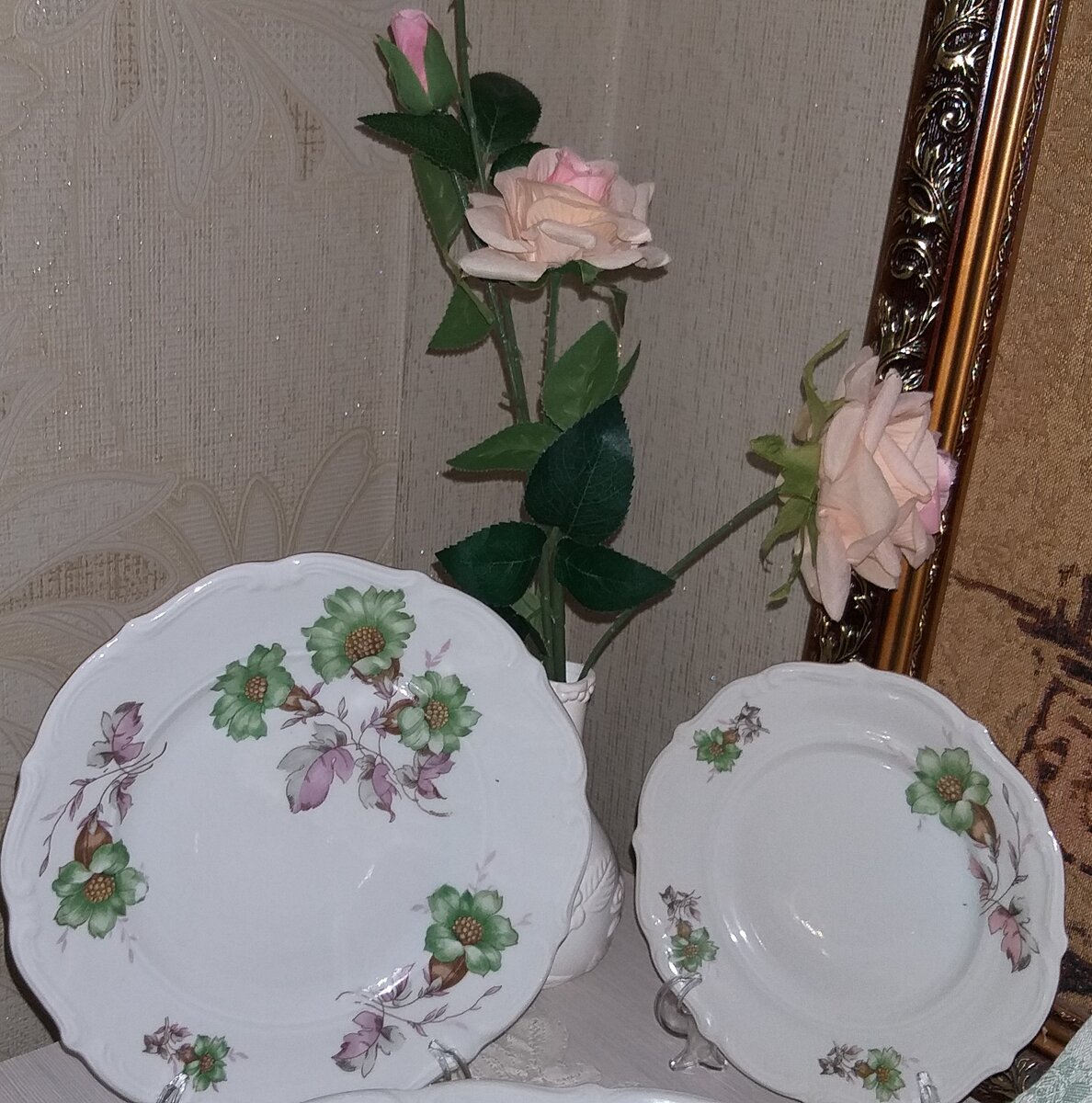 Тарелки из сервиза