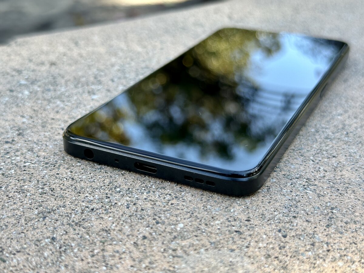OnePlus Nord N300 - это далеко не компактный смартфон