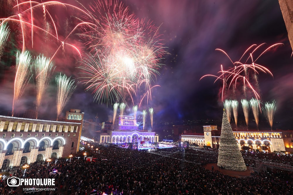 Бюджет армении 2023 в долларах. Pochambar arcvanik. Елка в армении. Сколько лет еревану в 2024. Сколько лет еревану в 2024.