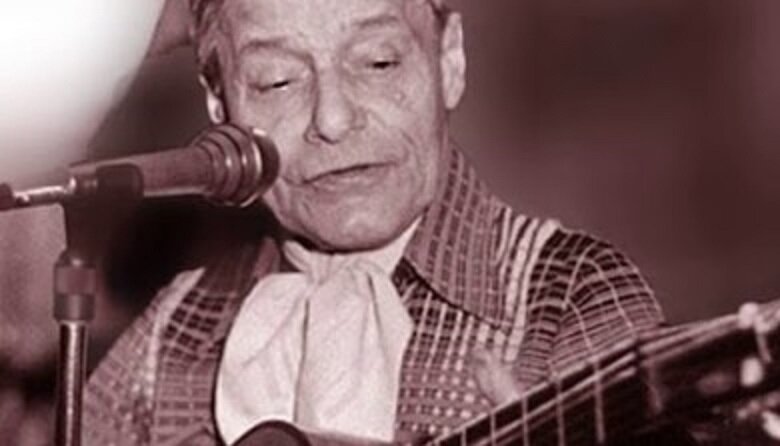 Дмитриевич, Алексей Иванович (Алеша) (1913-1986) - русский эмигрантский певец цыганского происхождения, один из исполнителей и популяризаторов песни "Я милого узнаю по походке". 