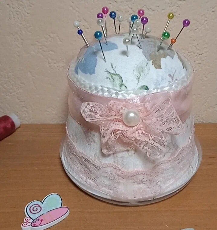 Моя первая самодельная игольница из банки от сметаны