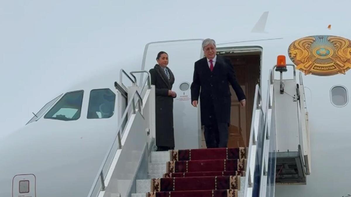    Касым-Жомарт Токаев выходит из самолета:t.me/bort_01