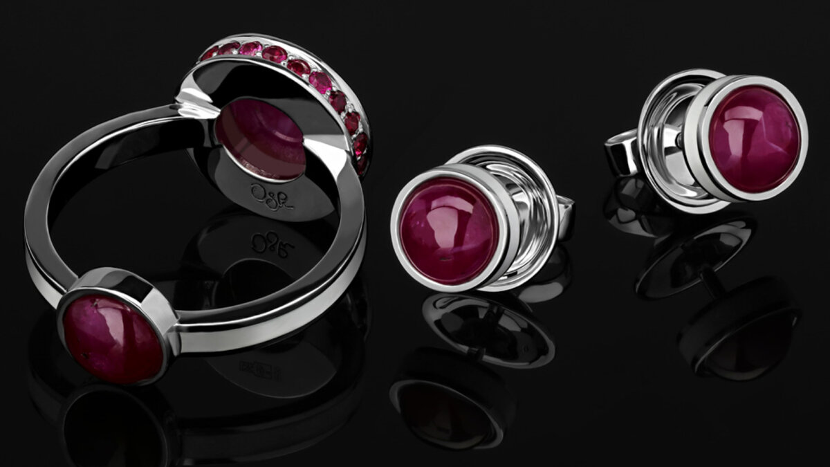 Пусеты и кольцо SATTELITE RUBY с природными рубинами оттенка «голубиная кровь», OLGA SHATROVA.