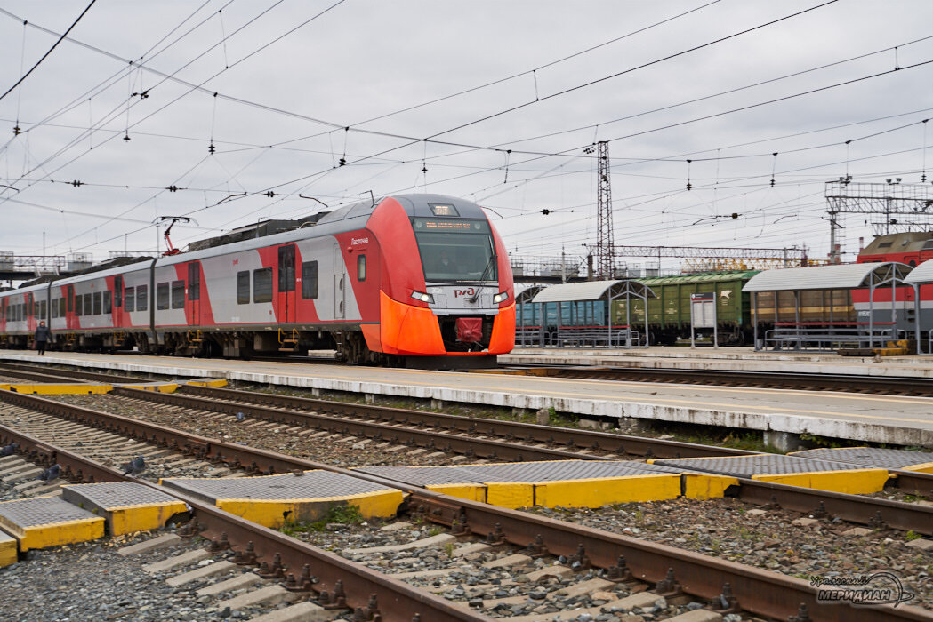 Электричка феникс екатеринбург. Электричка в ЕКБ. Новые электрички в Екатеринбурге. ЖД вокзал Заводоуковск. Заводоуковск вокзал.