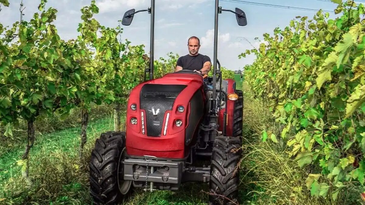 Фото: valtra.fr Новый трактор Valtra серии F для садов и виноградников