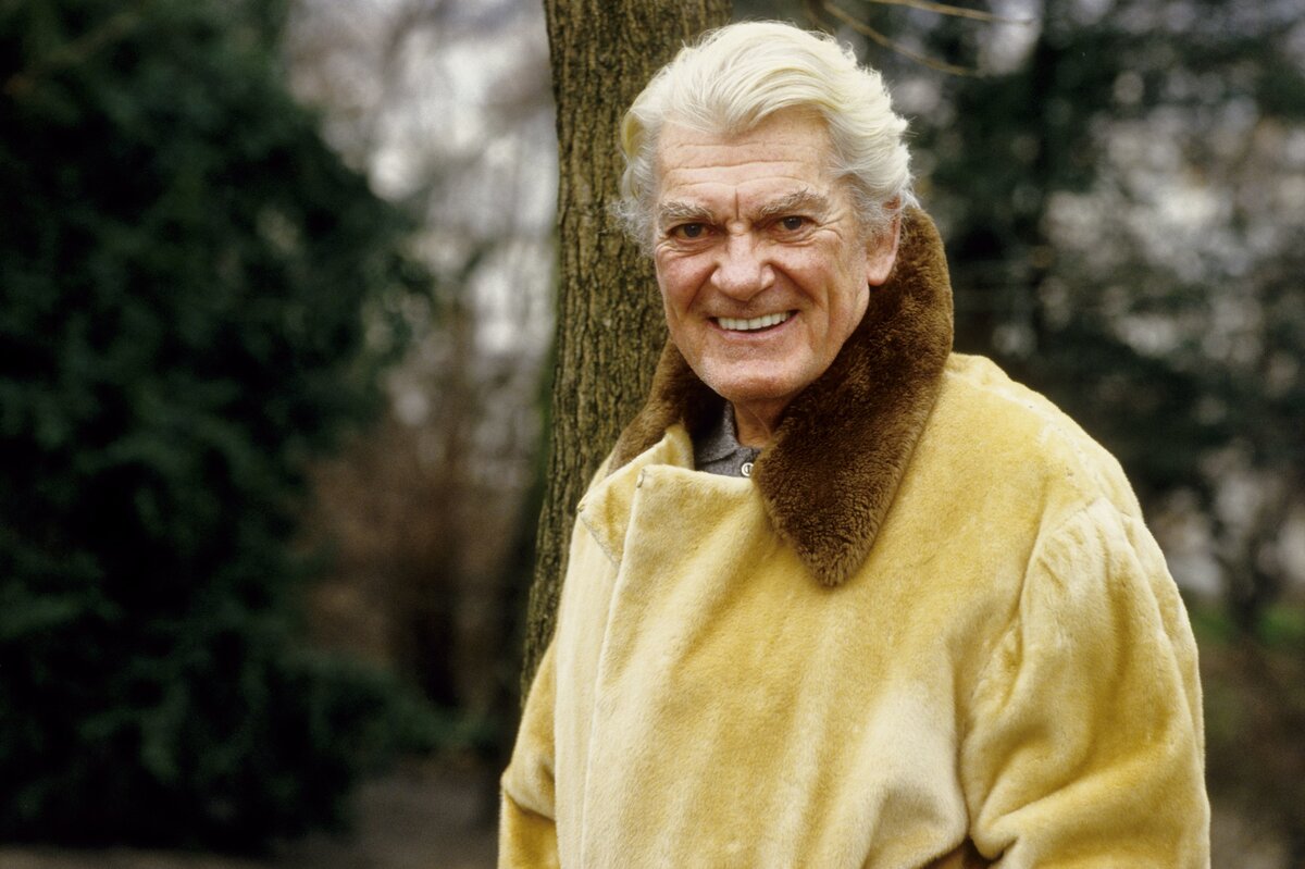     Бросил школу, не поступил в театральное, но добился успеха. Судьба Жана Маре