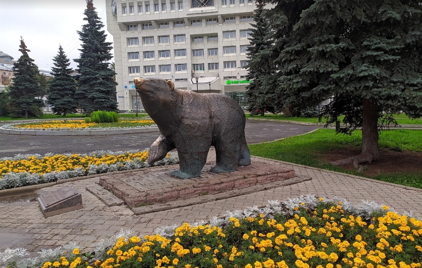 Пермский памятник. Пермский медведь памятник Пермь. Памятник медведю в Перми. Легенда о Пермском медведе Пермь. Легенда о Пермском медведе Пермь памятник.