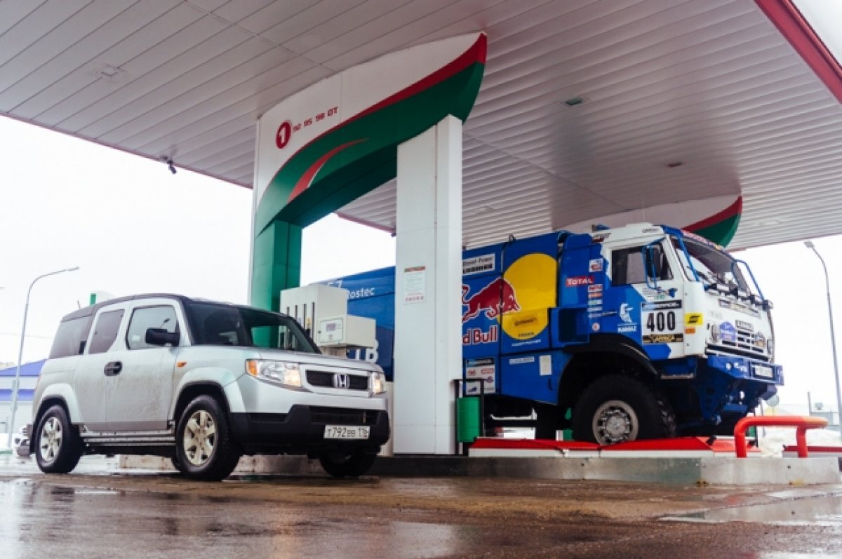    В Омске цены на заправках стали ниже, но подорожали огурцы