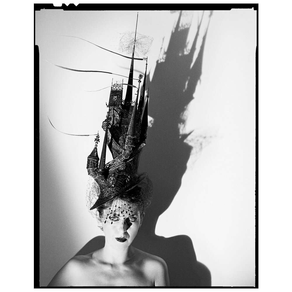    Изабелла Блоу в шляпке Philip Treacy, 1999 годPascal Chevalier / Courtesy of The Museum of Applied Arts & Sciences at the Powerhouse Museum