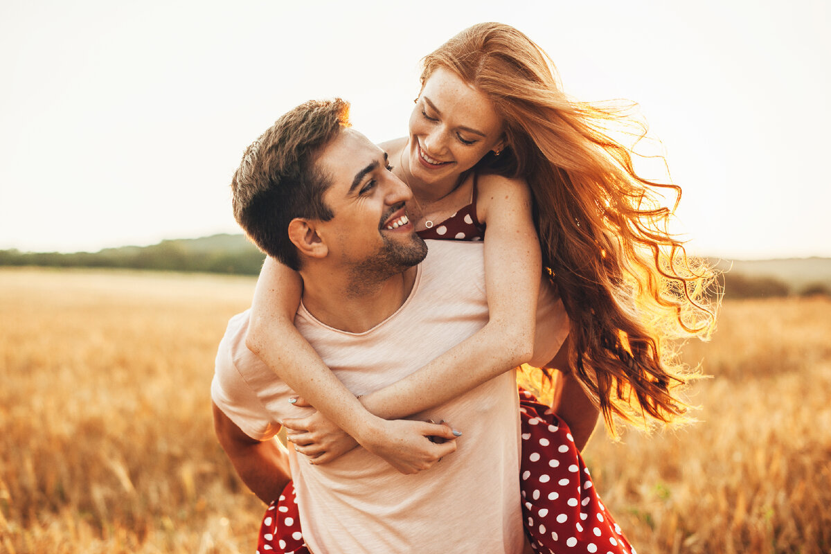 Redhead love. Пшеничная любовь. Моё рыжее счастье. Влюбленный парень Лев. Парень любит девушку.