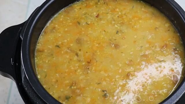 Гороховый суп с копченой курицей в мультиварке