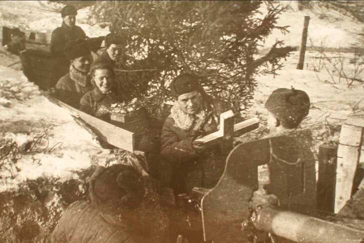    Новый год для советских солдат в годы войны был даже важнее, чем в мирное время. Фото с сайта pobedarf.ru