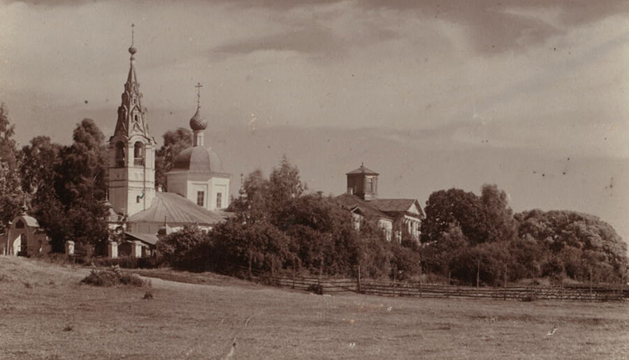 При усадьбе имелась Введенская церковь (1749). Источник фото: wikipedia.org