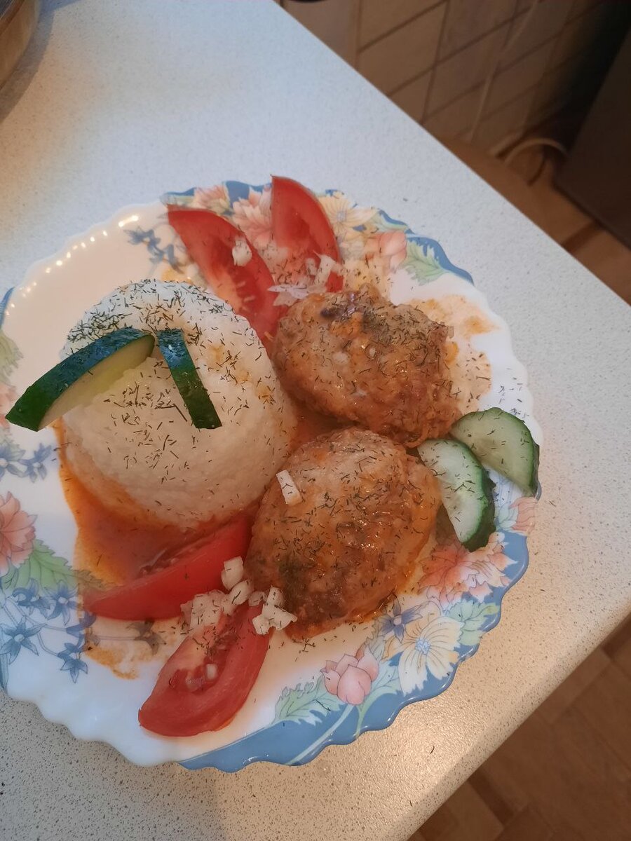 Ленивые голубцы и гарнир из риса