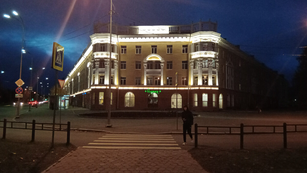 Фото Кочанов А.В. 2022 год. Карелия. Петрозаводск. Площадь Кирова.