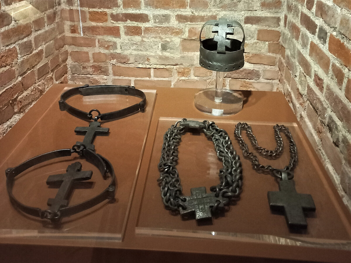 Вериги, XVII-XVIII века. Из коллекции музея Храм Василия Блаженного, Москва. Фото автора