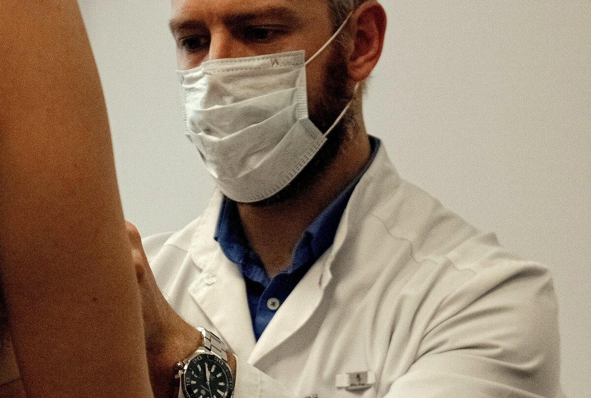 Филипп Анатольевич Романчишен – пластический хирург клиники эстетической медицины MEDALL.