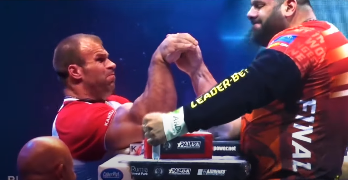 Насколько я понимаю это фотомонтаж? Напишите в комментариях свой вердикт!