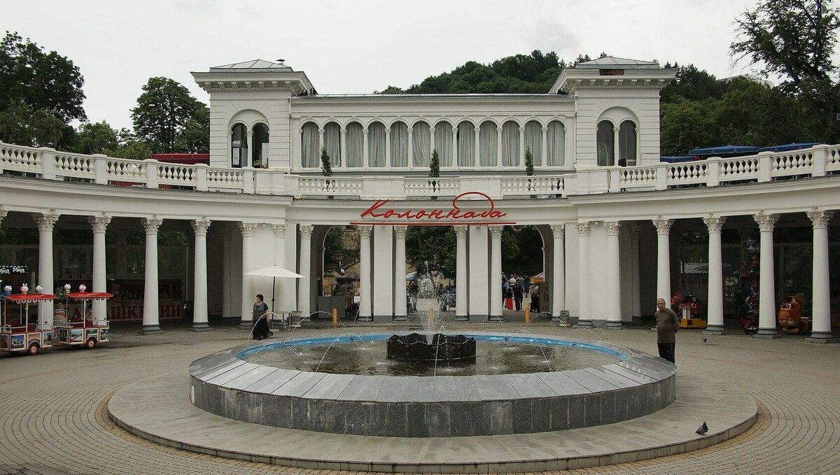     В городе-курорте теперь по выходным можно будет посетить бесплатные экскурсии по местам, связанным с режиссером Леонидом Гайдаем. Об этом сообщил глава Кисловодска Евгений Моисеев.