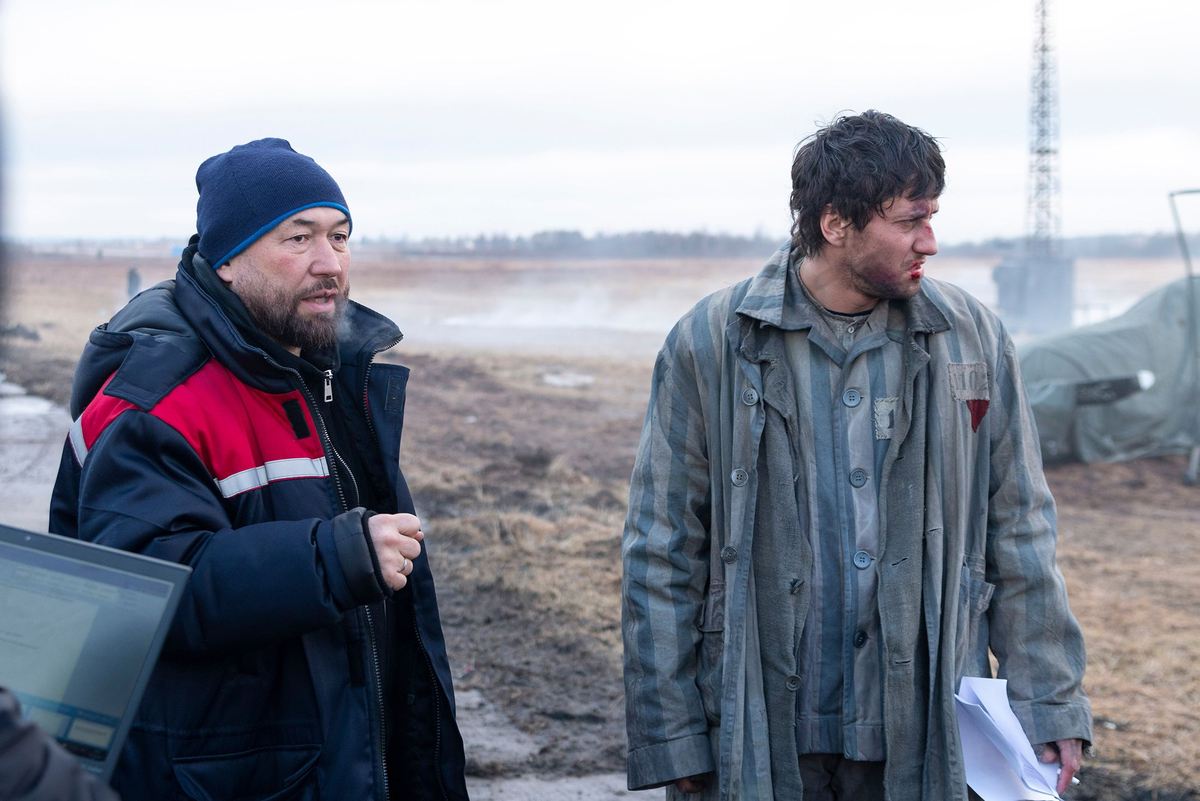 Тимур Бекмамбетов и Павел Прилучный во время съёмок. Фотография взята из интернета