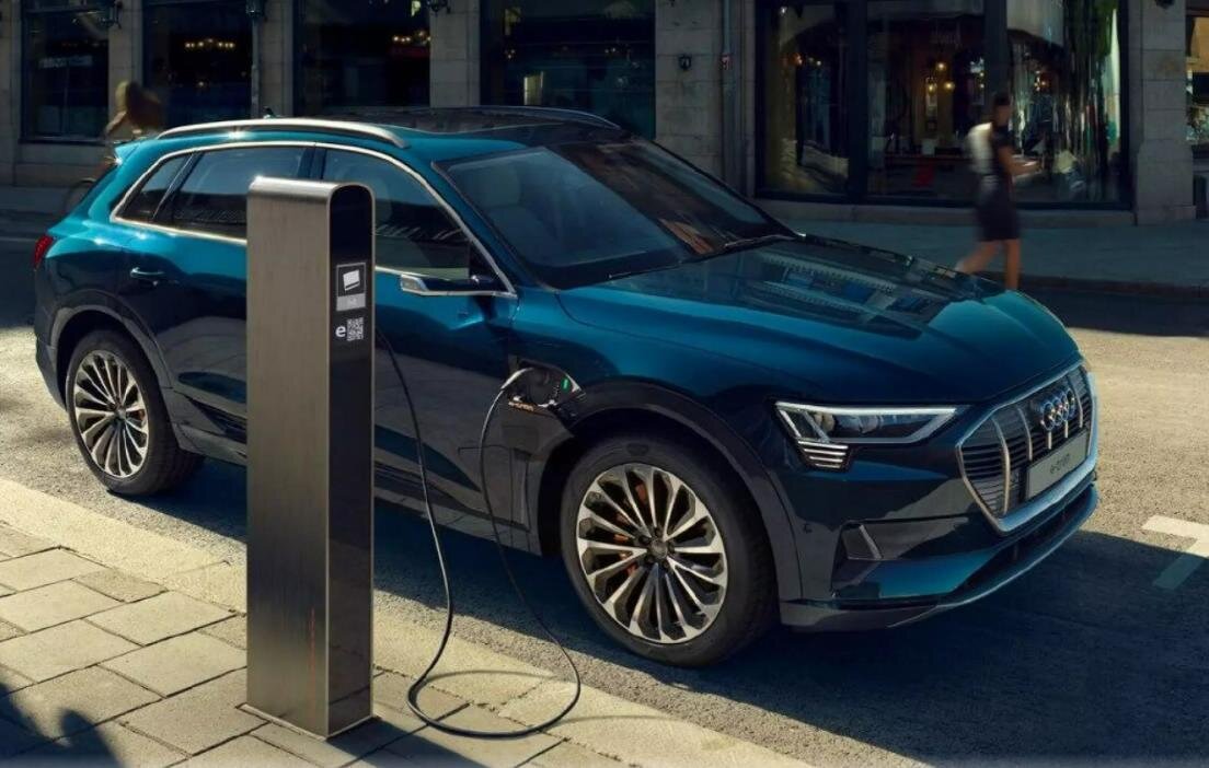 AUDI E-Tron Фото с сайта  motor.ru