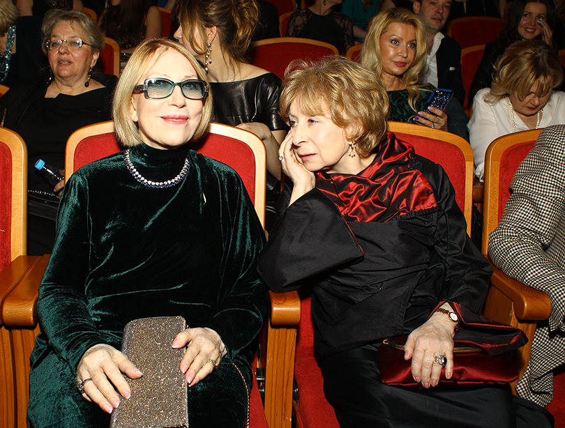 Лия Ахеджакова и Инна Чурикова дружны еще с юности, в начале 60-х годов они вместе работали в Театре Юного Зрителя. Между ними никогда не было соперничества.-2