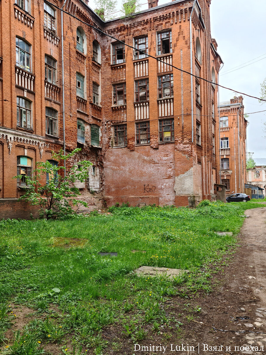 В народе это место называют Морозовские казармами