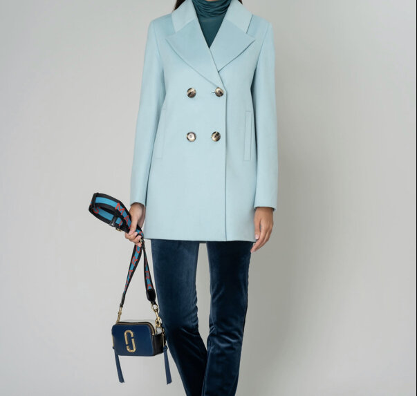 Добавлю, что в магазинах такие пальто очень часто идут приталенные, но это уже не актуально