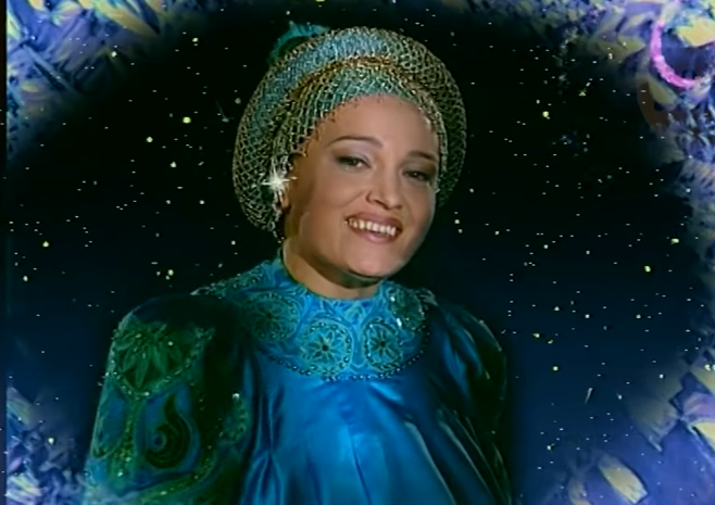 Надежда Кадышева. Кадр из клипа "Новогодняя ночь" (исп. Надежда Кадышева и ансамбль "Золотое кольцо")