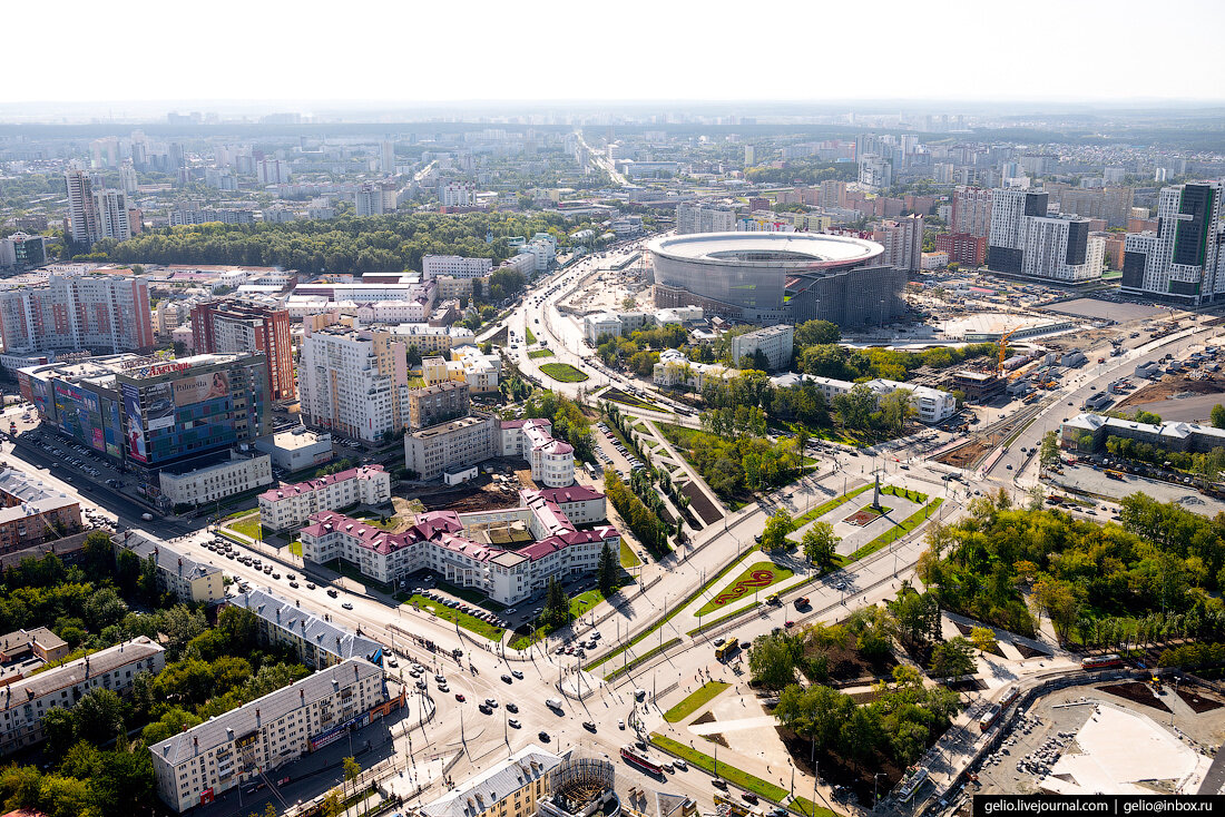 Где сейчас в екатеринбурге. Площадь Коммунаров Екатеринбург. Площадь Екатеринбурга вид сверху. Площадь Коммунаров Екатеринбург вид сверху. Исторические площади Коммунаров город Екатеринбург.