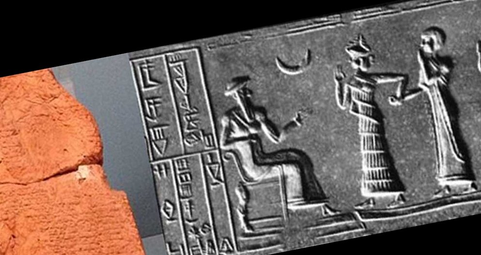 Кодекс Ур-Намму, в Стамбульском археологическом музее. Оттиск цилиндрического уплотнения, 2100 г. до н.э., иногда интерпретируется как Ур-Намму (сидящий). 