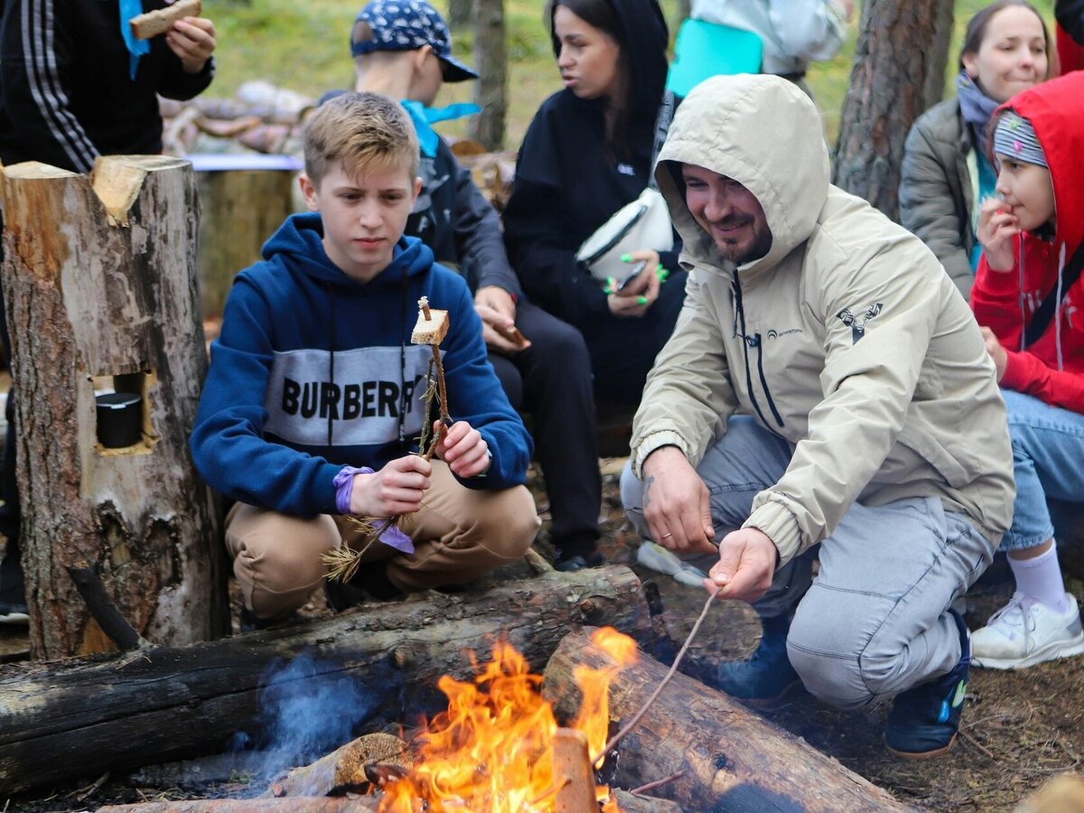 Семейный поход у костра с детьми