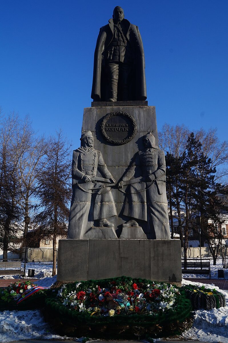 Памятник А. В. Колчаку в Иркутске.