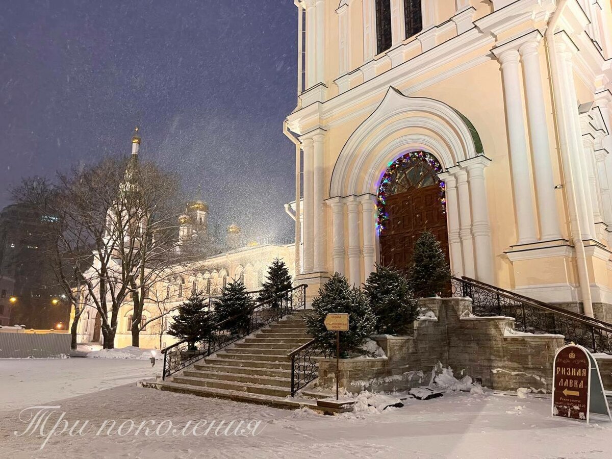 Стеллажи для церковной лавки