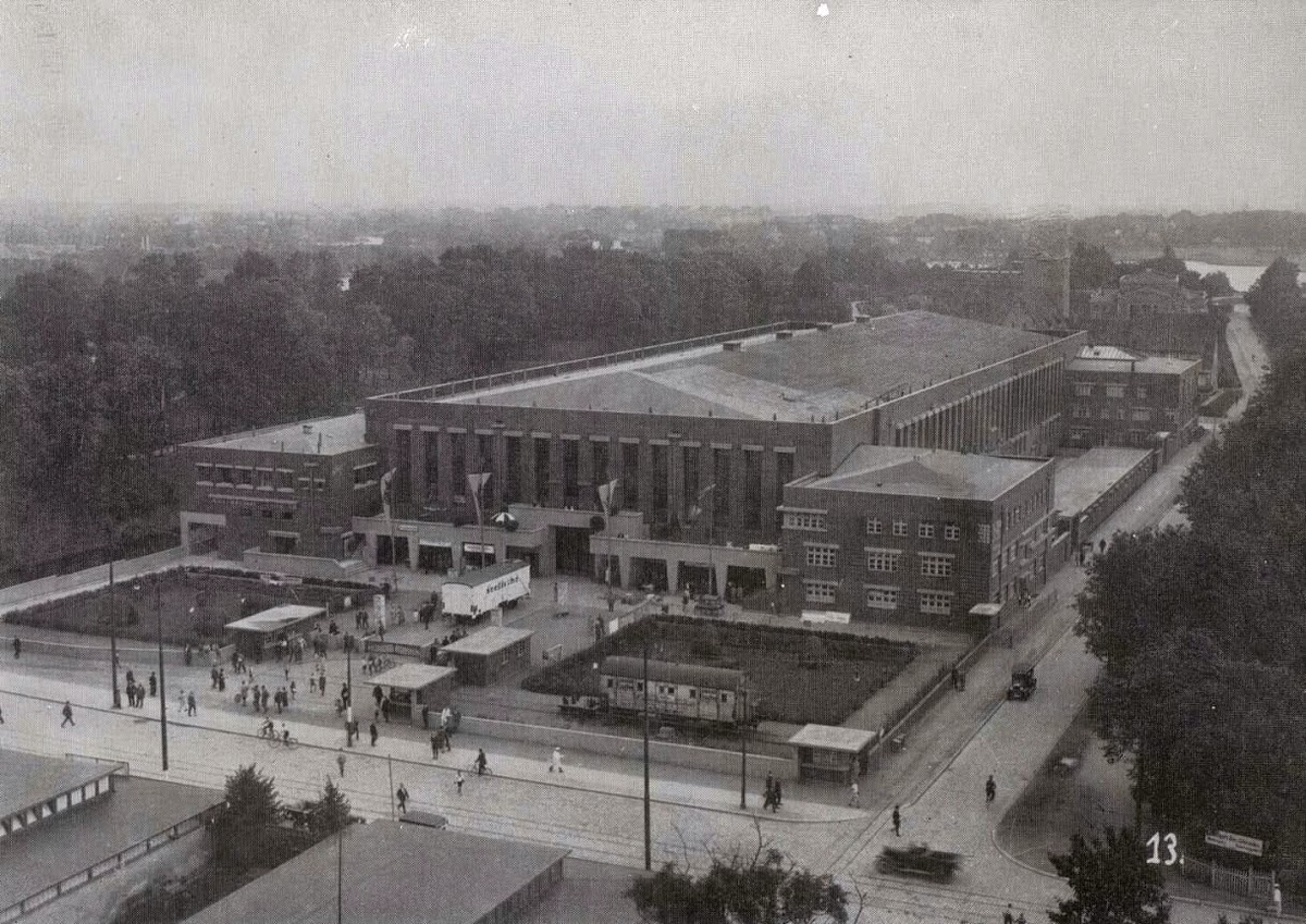 Haus der Technik - Дом Техники, часть Восточной ярмарки  (с 1933 г. назывался Шлягетер-хаус)  
Архитектор: Ганнс Хопп.