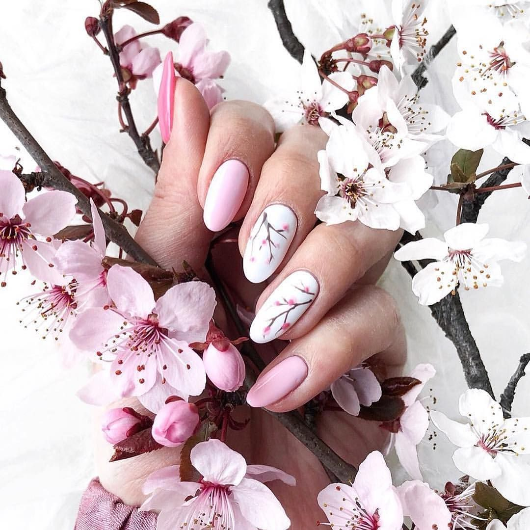 Маникюр с цветами: 10 красивых и нежных дизайнов ногтей с розами 🌹 | theGirl