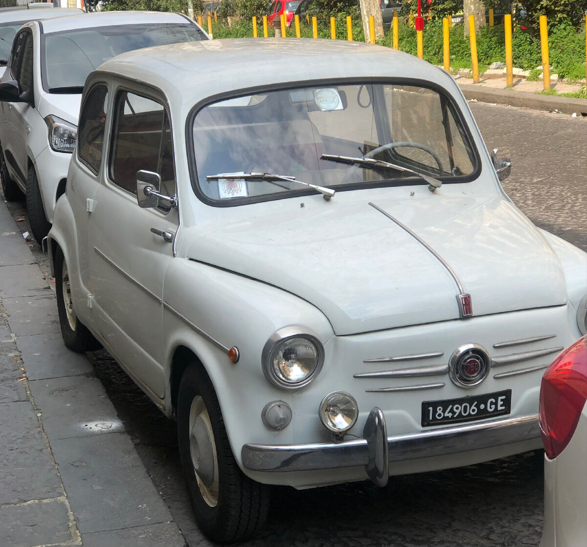 На улицах Италии очень часто можно встретить такие раритеты (Фото автора) 