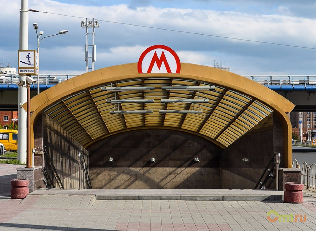 Вход в станции метро