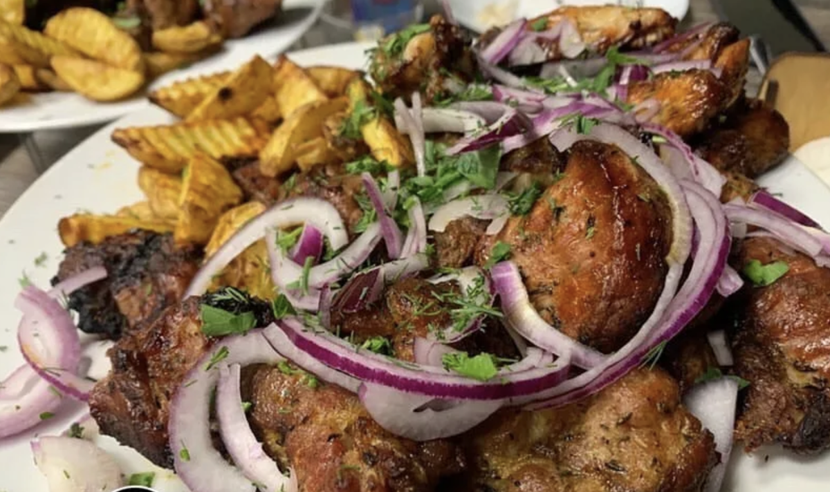 шашлык на огне. шашлычный дворик мангал. аппетитный шашлык. шашлык великий. грузинский шашлык мцвади.