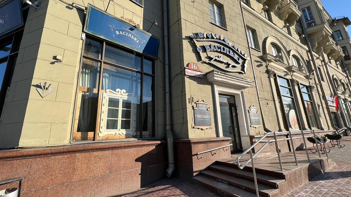Конкретно данный ресторан находится на проспекте Независимости в Минске