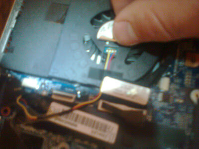 Контакты пропеллера ноутбука не повреждены.